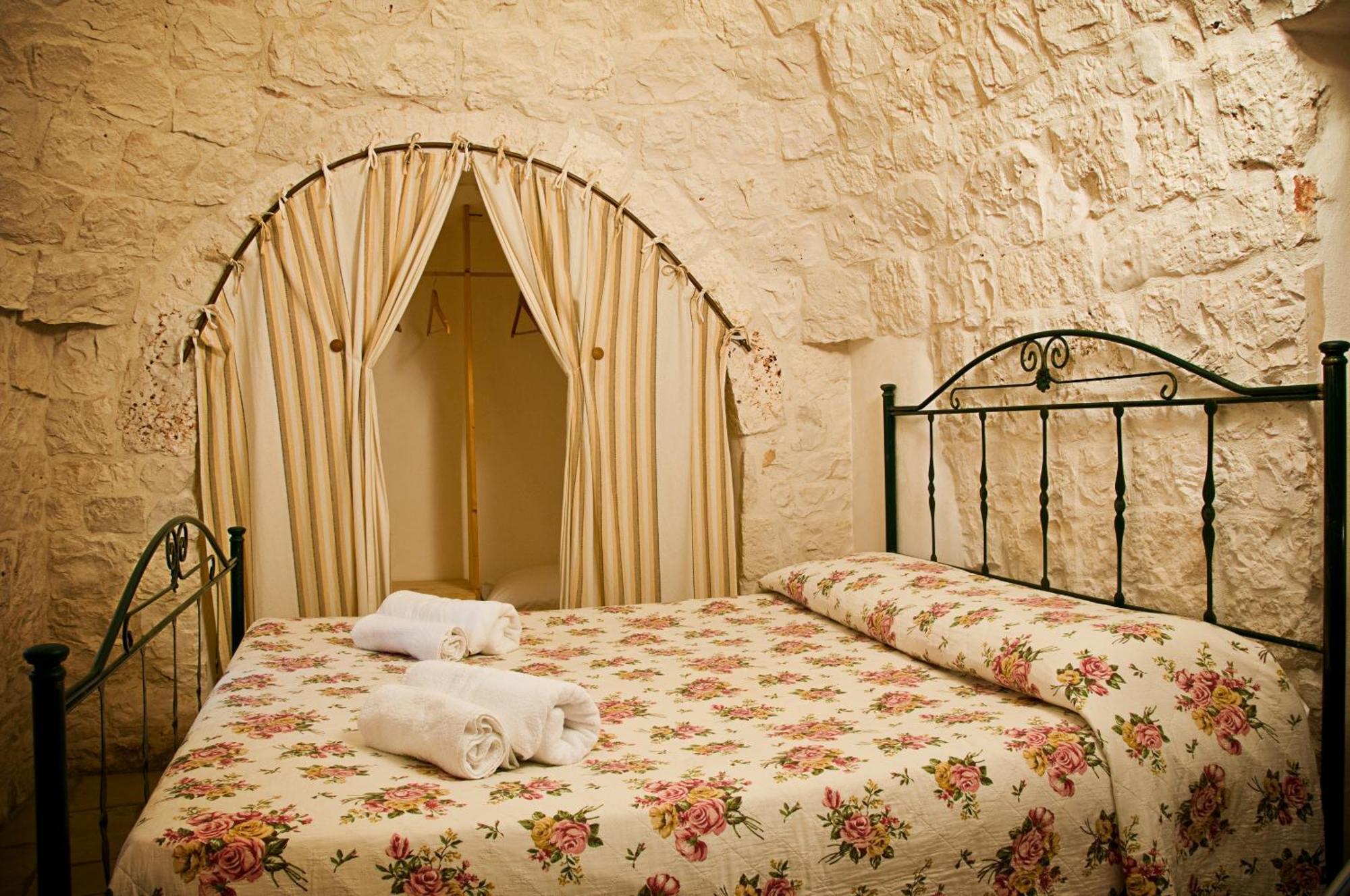 Trulli Il Castagno Guest House Martina Franca Bagian luar foto